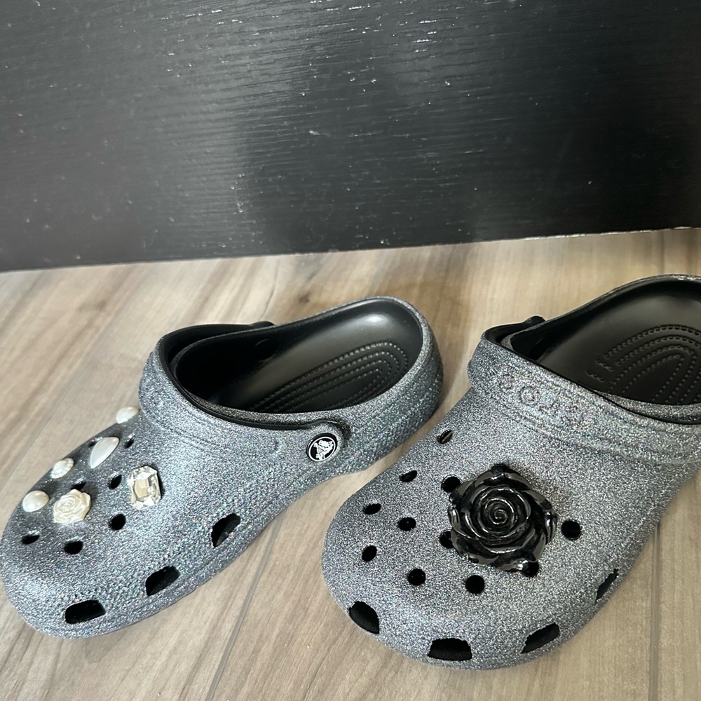 CROCS with Charms - Picture 3 of 6